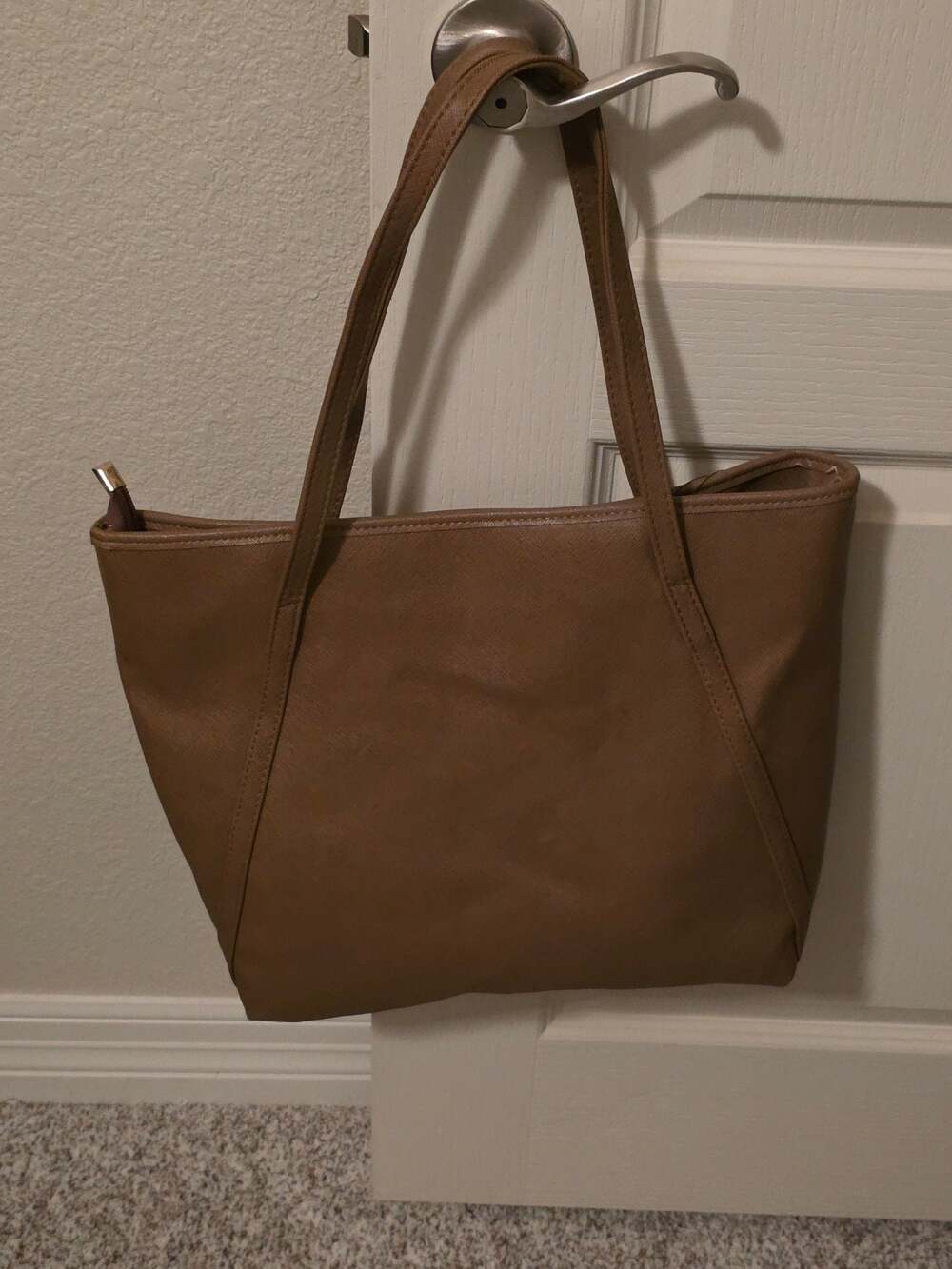 Sasha New York Women's Tan Saffiano-Texture Tote Bag, Model AM9342SA1 - Picture 2 of 6